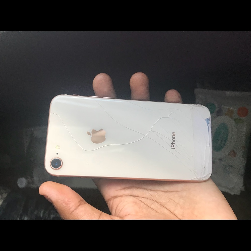 iPhone 8 - Picture 6 of 8